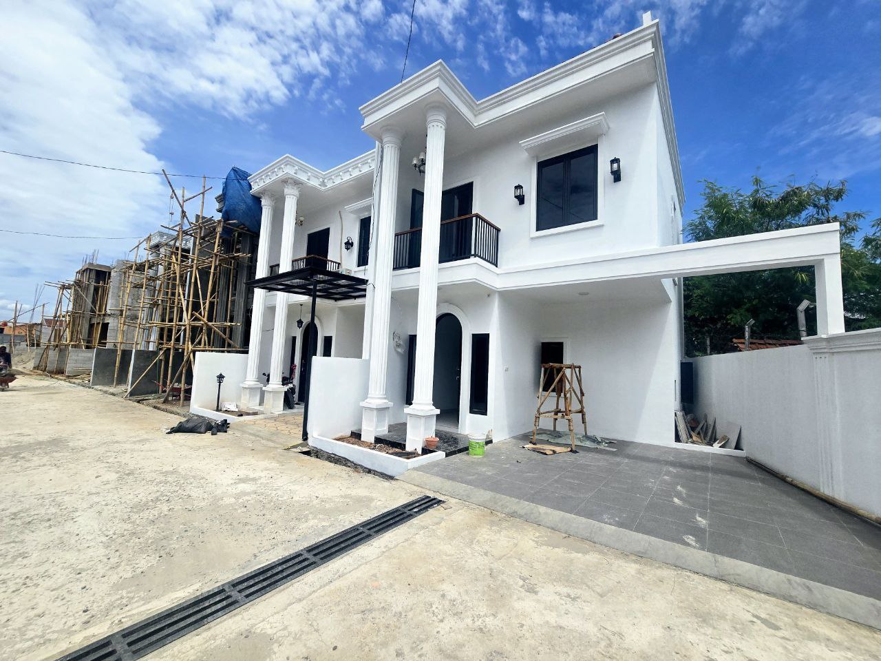 Jual Rumah Klasik Pondok Bambu Duren Sawit Jakarta Timur - Akses Dua Mobil Jalan Raya Pahlawan Revolusi - Surat SHM PBG IMB - KPR Developer Tanpa Riba Tanpa Bank - Hubungi Segera Property Halal Indonesia - WA 081586669764